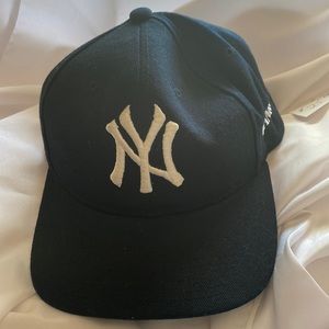 Hunter - New York Yankees Baseball Cap - Never Worn